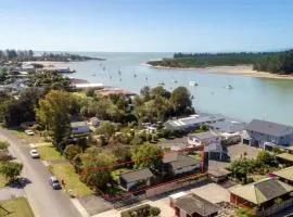 Doonside Private Cottage at Grossi Point Reserve