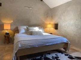 Romantic Med Chic Retreat with pool on GR trail