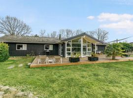 Nice Home In Strøby With Wifi，位于Strøby的酒店