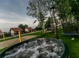 Ostoja Lemany - domki na Kaszubach, sauna, balia-jacuzzi, plac zabaw, tyrolka , dwa boiska, miejsce na ognisko, grill gazowy