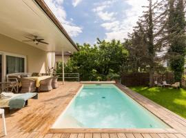 Elegant Pool Bungalow - Vienna City Limit，位于Hennersdorf的酒店
