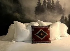 Moose Suite - King Bed Cabin Apartment