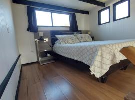 Loft a pasos del centro con estacionamiento，位于洛斯安赫莱斯的酒店