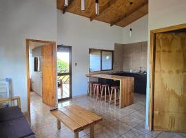 Apartamentos Tupuna Lodge，位于安加罗阿的木屋