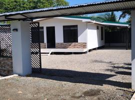 Casa Zafiro 2 bdr beach house AC WIFI BBQ，位于希门尼斯港的酒店