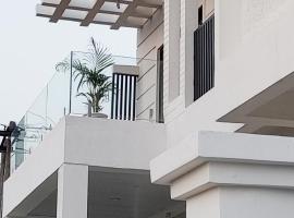 Saya's Abode - Railview Suites