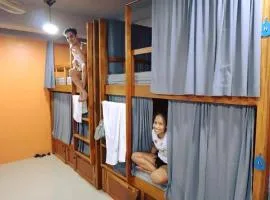 NOMAD HOSTEL KRABI AND TRAVEl