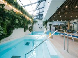 Hotel Parangvue，位于固城的带热水浴缸的酒店