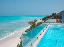 Oasis Blu Beach Resort-Adults Only，位于南威的酒店