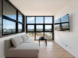 Brand New Modern 2BR Apt with Scenic Views in CBR