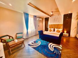 Hotel 777 Pushkar By Sitara Group -- ! swimming pool ! big parking ! lawn with bonfire ! lavish & luxury AC rooms ! top rated ! most awarded ! best selling ! prime location ! property of the year !，位于布什格尔的酒店