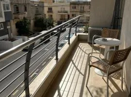 Swieqi sunny central airy quiet Apartment in Malta