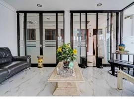 Wisma Rina Rini - Kampus Upi Cibiru，位于Cibiru的酒店