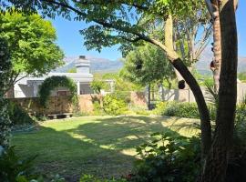 Cozy en-suite room in Wellington with own entrance，位于惠灵顿的酒店