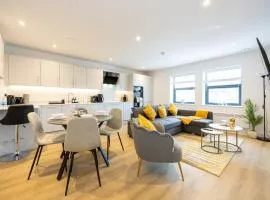Modern 2 Bed near Wythenshawe Hospital and Manchester Airport With Parking
