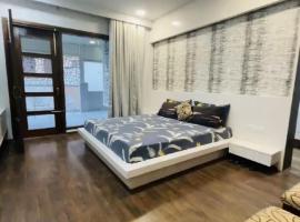 HomiStay Luxury Three Bhk，位于潘切库拉的酒店