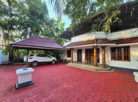 Spacious Green Villa in Vytilla