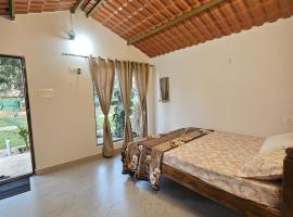 Garden Villa Retreat Dudhsagar Cottages，位于Londa的酒店