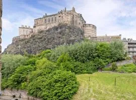 Castle View Apartment in the heart of historic Old Town