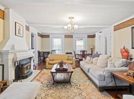 NEW Cayuga, Hot Tub, Dog Friendly, Wine Trail，位于Cayuga的酒店