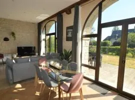 Appartement lumineux et cosy avec jardin vue sur chateau près Port en Bessin, Bayeux et Omaha Beach