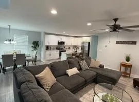 Modern new townhouse near Stone Mountain Sleeps 10