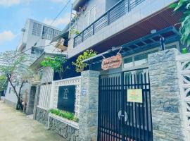Skylight Homestay，位于顺化的酒店