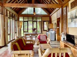 Sang Tirta Resort，位于Penebel的酒店