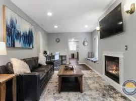 New Pet Friendly Walking Distance to Lake Front