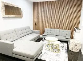 Victorian Retreat 2Bed, 1Bath, Parking, Game Room