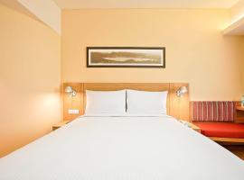 Hotel Pacefic Suites Near Delhi Airport，位于新德里的酒店