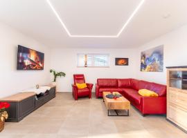 Mc Home Neues und sonniges Doppelhaus, Top 2 mit grossen Garten und E-Ladestation in Dobl bei Graz，位于Dobl的酒店