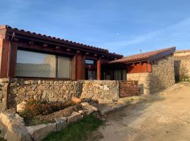 Casas Rurales LA HUERTA DEL CURATO I，位于Tolbaños的酒店