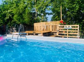 Pineta Apartment with Exclusive Pool，位于Campo di Pietra的酒店