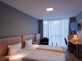 PANORAMA HOTEL in Neustadt an der Weinstraße，位于葡萄酒之路上的诺伊施塔特的酒店