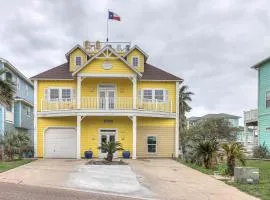 4 BDRM Beach Home with Ocean Views and Rooftop Deck!