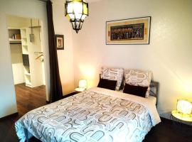 Chtx maison 7 pers jardin piscine，位于沙托鲁的酒店