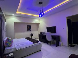 LEON's HOTEL & SUITE，位于奥韦里的酒店