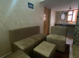 Entire studio close to Sale, Marina, beach and transportation，位于塞拉的酒店