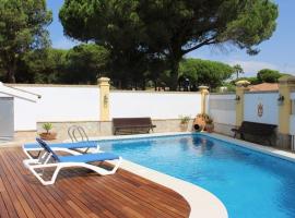 Villa con piscina junto a la playa，位于罗切的酒店