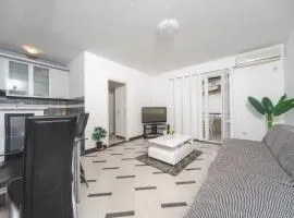 Maja apartman fontana Rafailovici