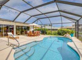 Private Fishing Dock Waterfront Palmetto Home!，位于Palmetto的酒店