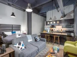 Steps 2 Everything! - KING Bed - Amazing Roof and Gym