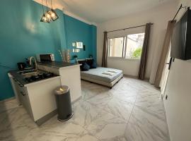 La maison de Julia menton studio bleuté，位于芒通的酒店