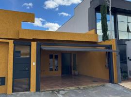 casa nova no guara proxima ao aeroporto，位于巴西利亚的酒店