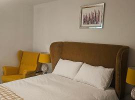 Abi's World - 23 Kilmartin Grove Green, Hollystown, Dublin 15，位于都柏林的酒店
