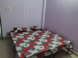 kumbh stayzzz，位于Jhūsi的酒店