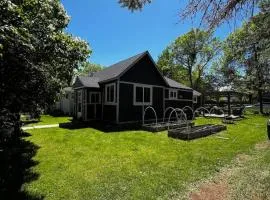 The Purple Palace - Historic Downtown BZN