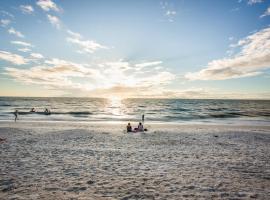 Bonita Beach- Seas The Day!，位于博尼塔斯普林斯的酒店