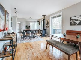 Two Forest Cabins,Decks,Fire Pit,Hot Tubs,GameRoom，位于伯克利斯普林斯的酒店